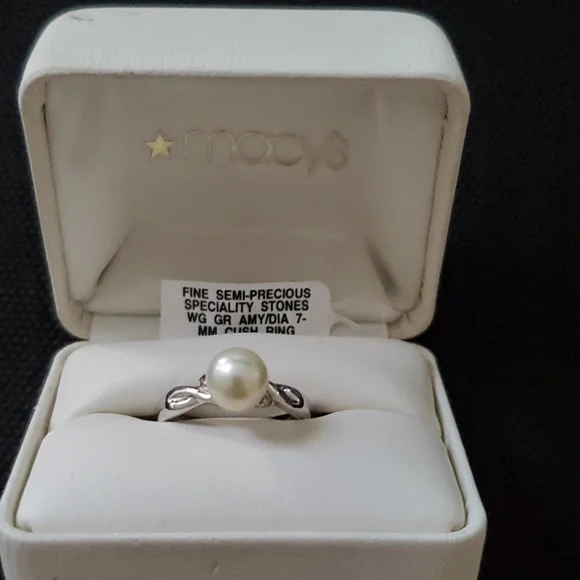 Macys Pearl 7MM and Diamond 14k White Gold Ring - Size 6 EUC